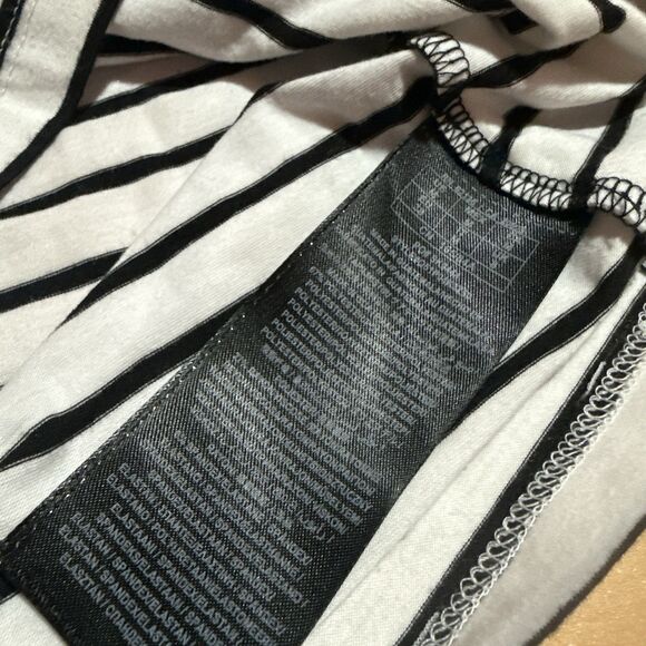 Guess Womens TShirt M Medium Black White Striped Short Sleeve Round Neck - Picture 7 of 9